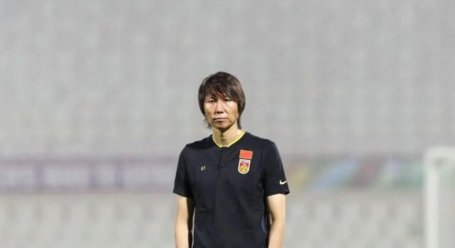 上半场，罗伊斯、本塞拜尼的射门相继擦柱而出，德米洛维奇扛开施洛特贝克破门引发争议，马伦低射扳平比分；下半场，菲尔克鲁格高难度打门被扑出，双方均未能取得进球。